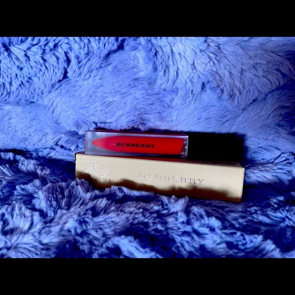 BRAND NEW BURBERRY Liquid Lip Velvet in Military Red
